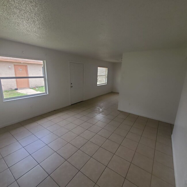 Photo - Ernest Dr Unit B
