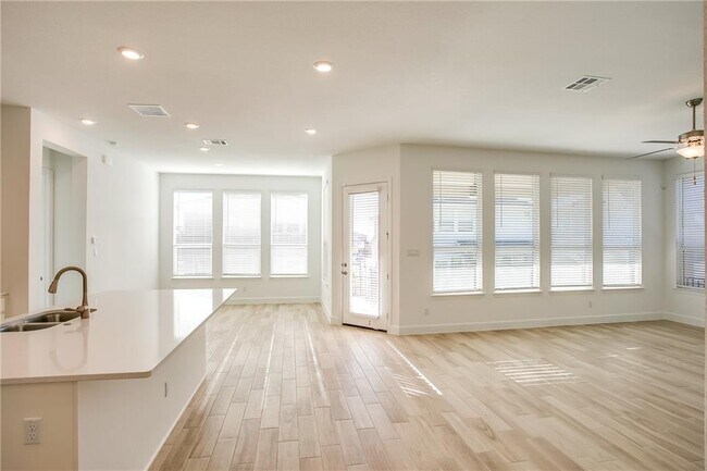 Photo - 505 Affazia Ln