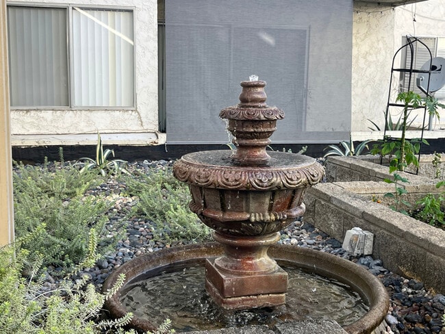 Photo - 3565 Linden Ave Unidad 212