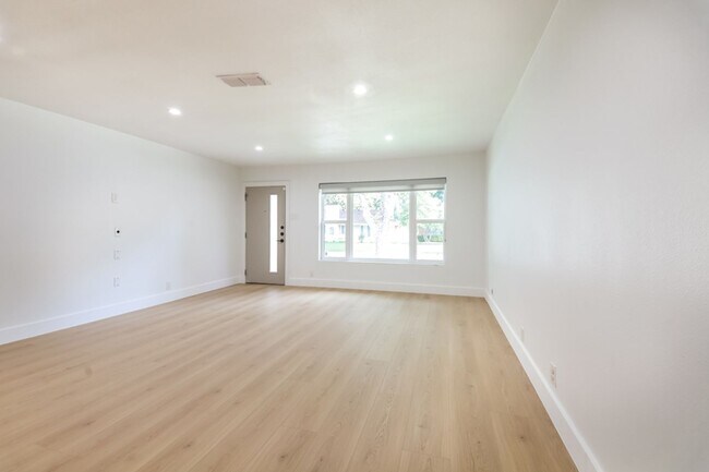 Photo - 7412 Fenton Dr
