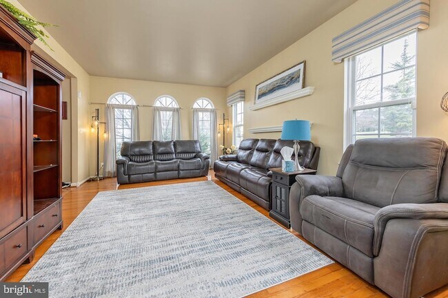 10 Morning Glory Cir