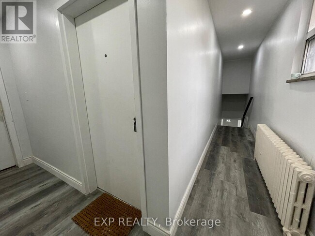 Photo - 259 Lakeshore Rd E