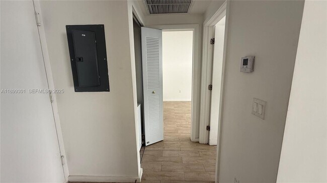 Photo - 1611 Meridian Ave Unit 307