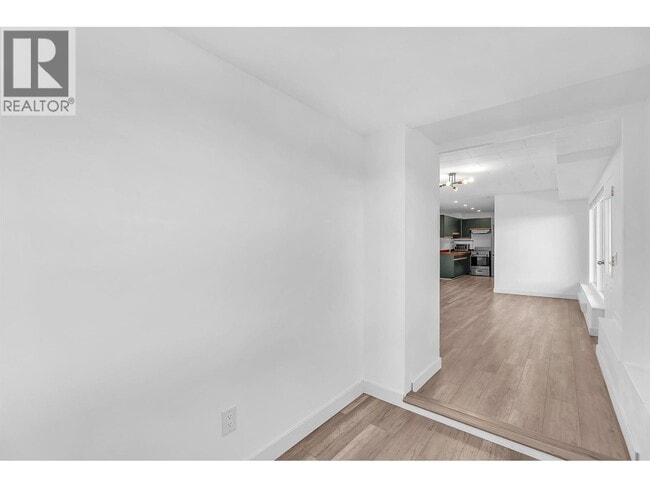 Photo - 637 Alpine Ct