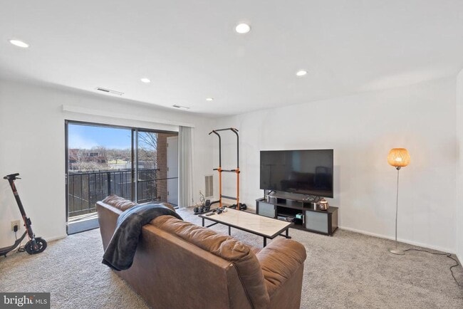 Photo - 804 Quince Orchard Blvd Unidad 201