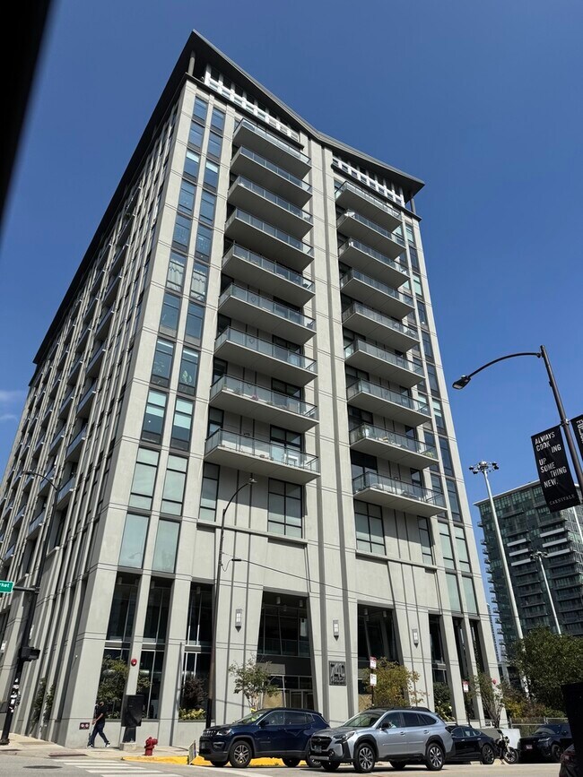 Building Photo - 740 W Fulton St Unit 1210 Rental