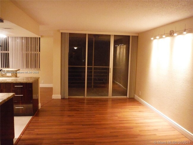 Photo - 9431 Live Oak Pl Unit 409