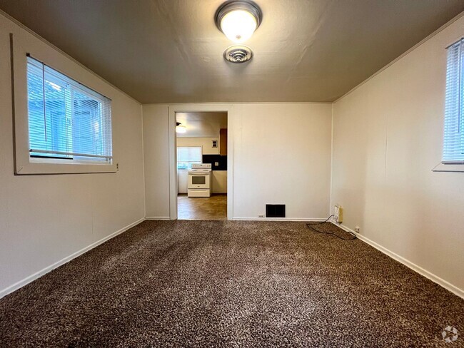 Building Photo - r706 Unit 2 Rental