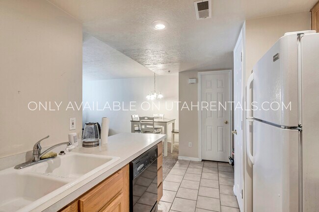 Photo - 112 West Cougar Blvd