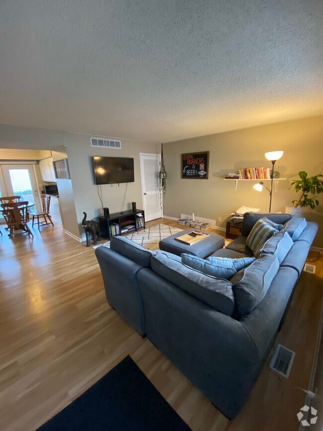 Building Photo - C Street Duplex Rental