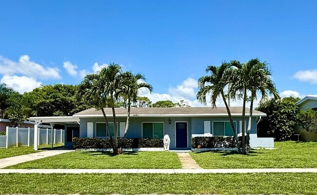 Building Photo - 1615 Crest Dr Rental