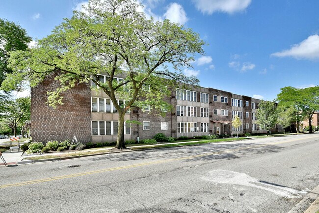 Building Photo - 1301 W Touhy Ave Unit 309