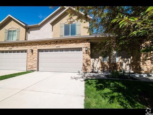 Building Photo - 3 Bd 2.5 Bath Condo 2 Car Garage