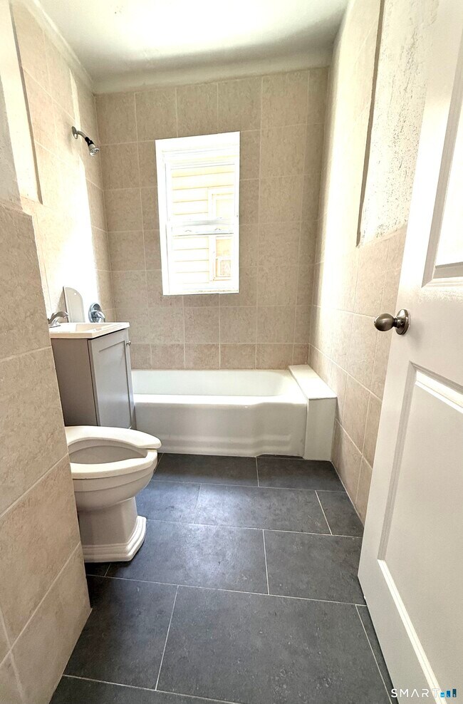 Photo - 189 Daly Ave