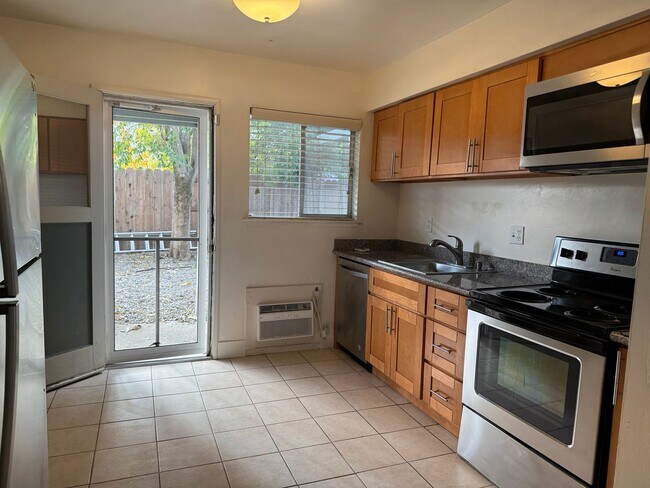 Photo - Adorable 2 bed 1 bath unit located in a 4 Plex close to Downtown Vacaville!!