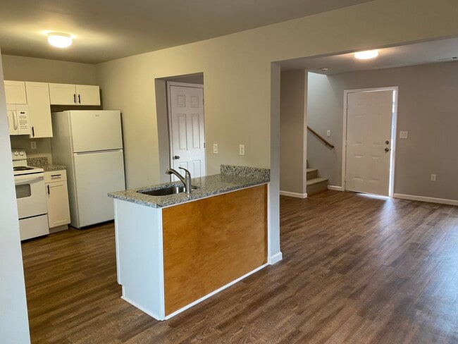 Photo - 90 Crabapple Rdg