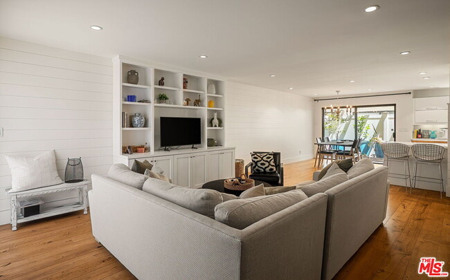 Photo - 812 16th St Unidad 5