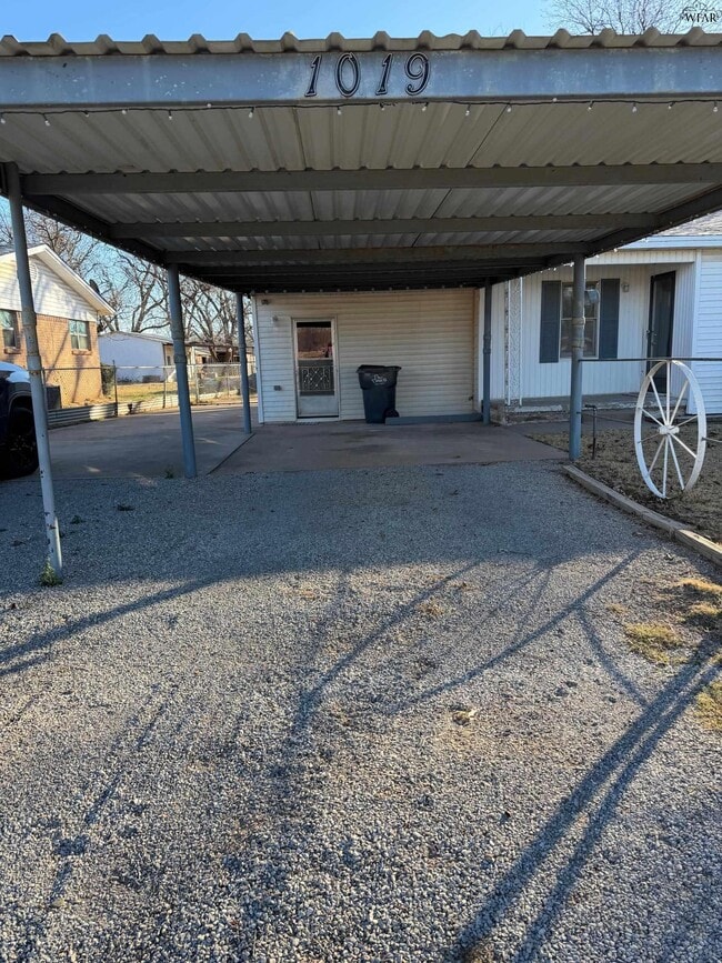 Photo - 1019 Harris Ln