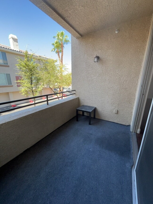 Photo - Resort Style Community, 2 Bed / 2 Bath / 1 Pvt. Garage, Apartment waiting for you!. Unit #212 BLDG 3