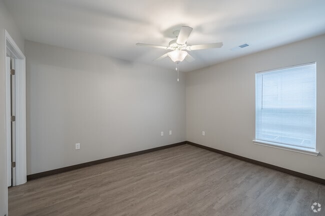 3BD, 2BA - 1,147SF - Primary Bedroom
