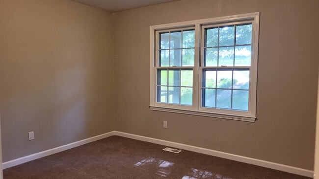 Photo - 2424 Smith Rd
