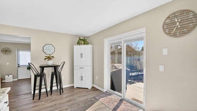 Photo - 425 Via Valencia Ct