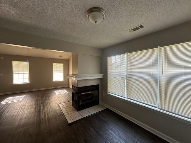 Charming 3BR/2.5BA Bartlett Area Home | Hardwood Floors Throughout, High Ceilings & Fireplace