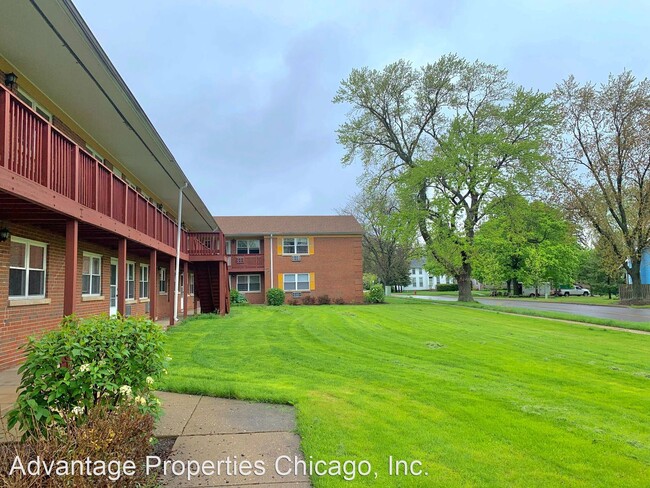 Photo - 410-440 W Palatine Rd Apartment