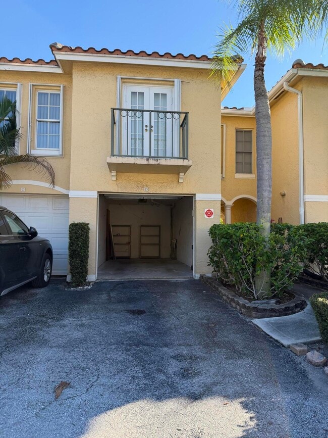 Building Photo - 1130 Lake Shore Dr Unit 201