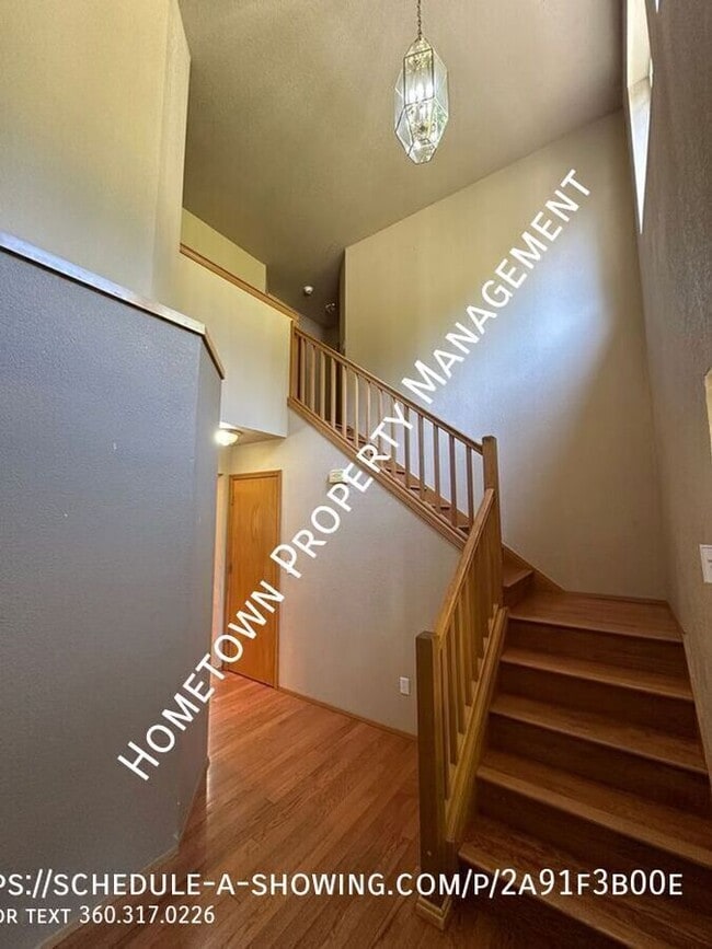 Photo - 5463 Komachin Loop SE