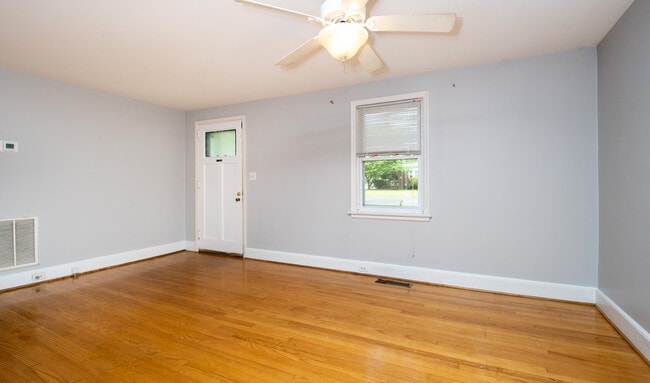 Photo - 724 Pembroke Ave