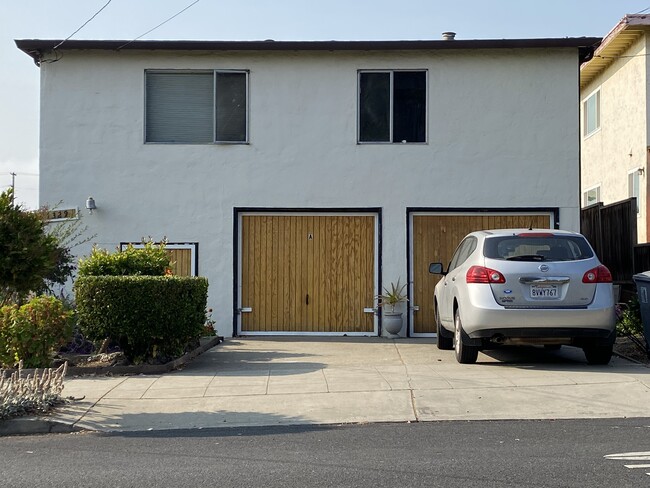 Exterior, Apt A is upstairs - no neighbors - 1329 Rose St Apartments Unit B
