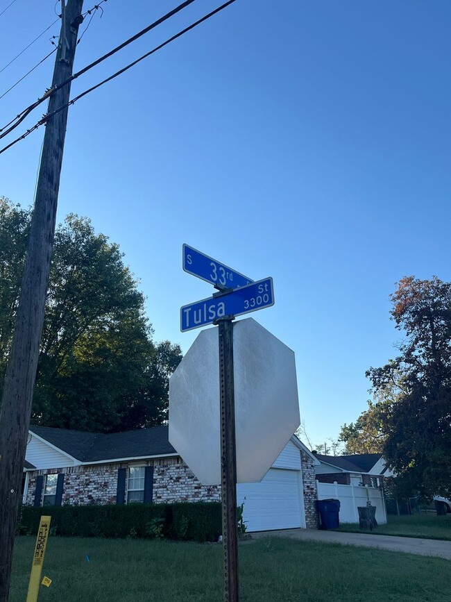 Photo - 3 BED, OFFICE + MUD ROOM HOME FOR RENT