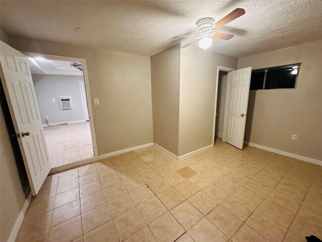 Photo - 4410 Galesburg St