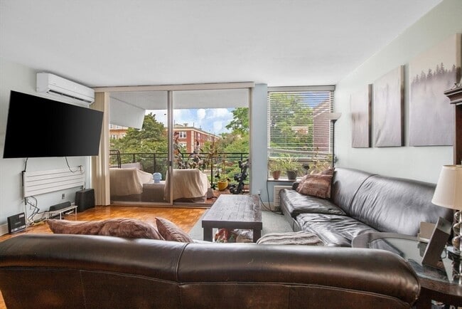 Building Photo - 60 Babcock St Unit 21