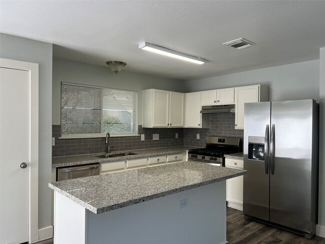 Building Photo - 11956 Chanteloup Dr