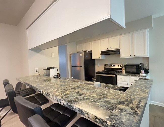 Photo - Beautiful 3BR Townhome in Gated Kings Square Community