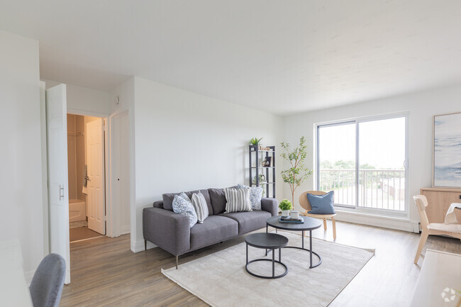 1BR, 1BA - Living Room - 718 Lawrence