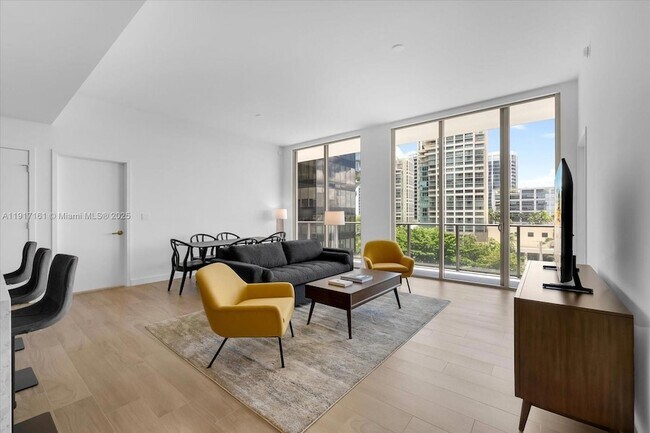 Photo - 2678 Tigertail Ave Unidad 513