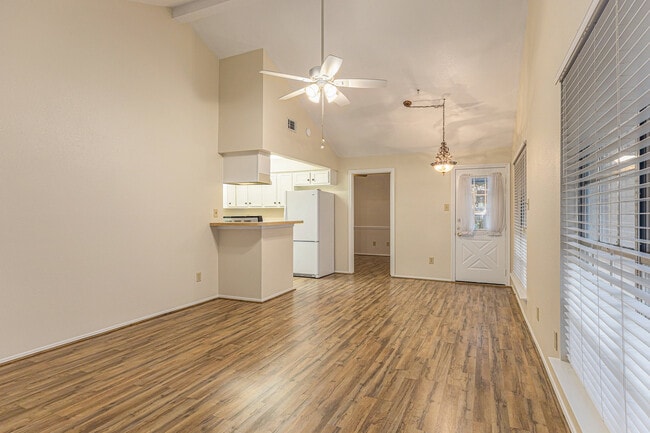 Photo - 508 Clarence St