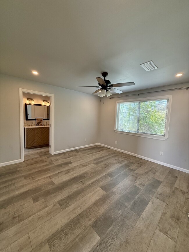 Photo - 121 W Branch St