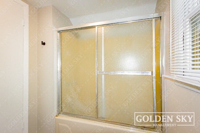 Photo - 813 W Memorial Dr