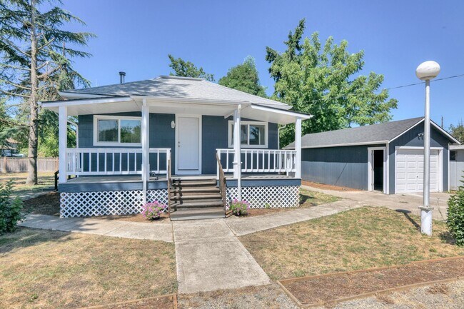 Building Photo - Lovely Remodeled 3 Bedroom, 2 Bath Large Corner Lot in Canby
