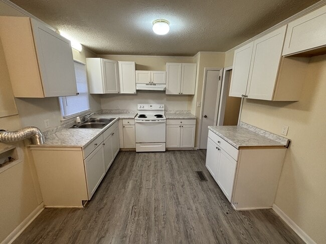 Photo - 280 E Main St