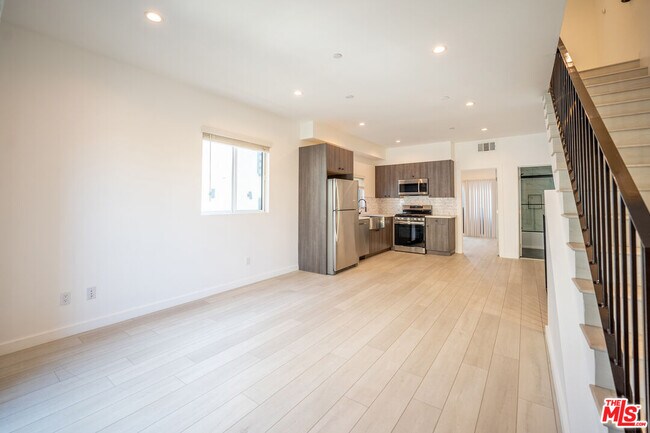 Photo - 246 N Dillon St Unidad 246