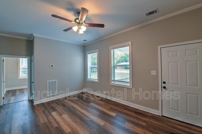 Photo - 206 N Hankinson St