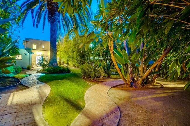 Building Photo - 3131 E Corto Pl