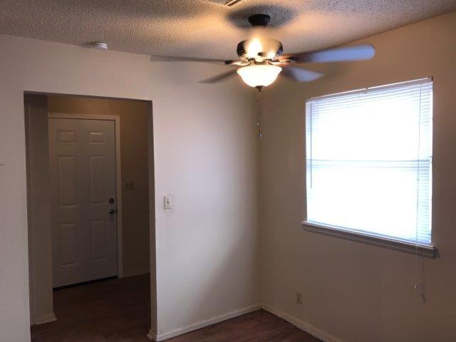 Photo - 2 bed one bath, spacious bedrooms, fenced ...