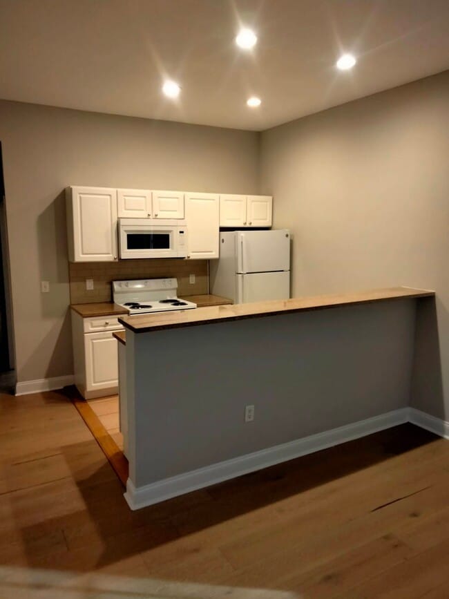 Building Photo - 36 Imlay St Unit A