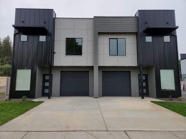 Photo - BRAND NEW MODERN LIVING!! HUGE 4 Bed 2.5 Bath Duplex with over 2350+ Sq. Feet.